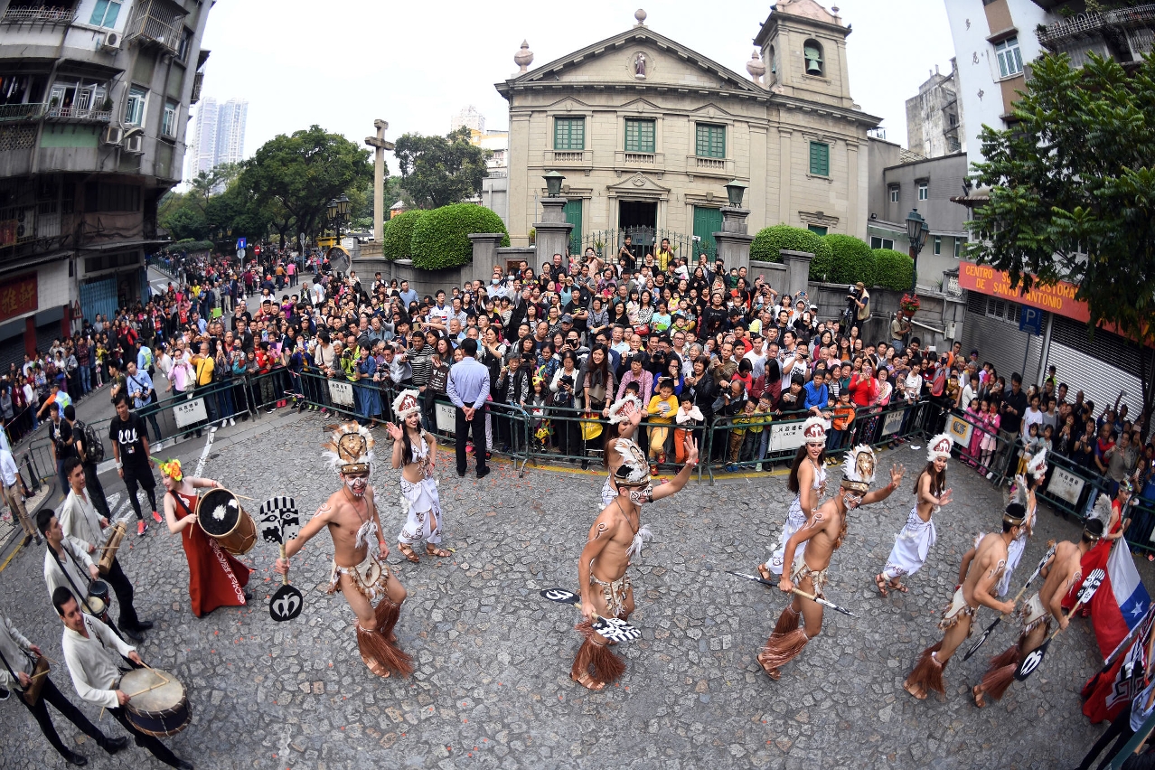 Muitos membros do público participaram no Desfile