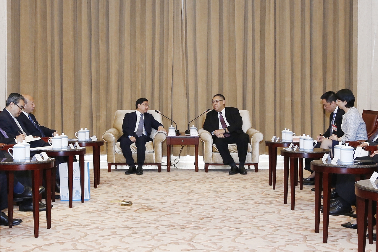 Encontro entre o Chefe do Executivo, Chui Sai On, e o governador da Província de Fujian, Yu Weiguo