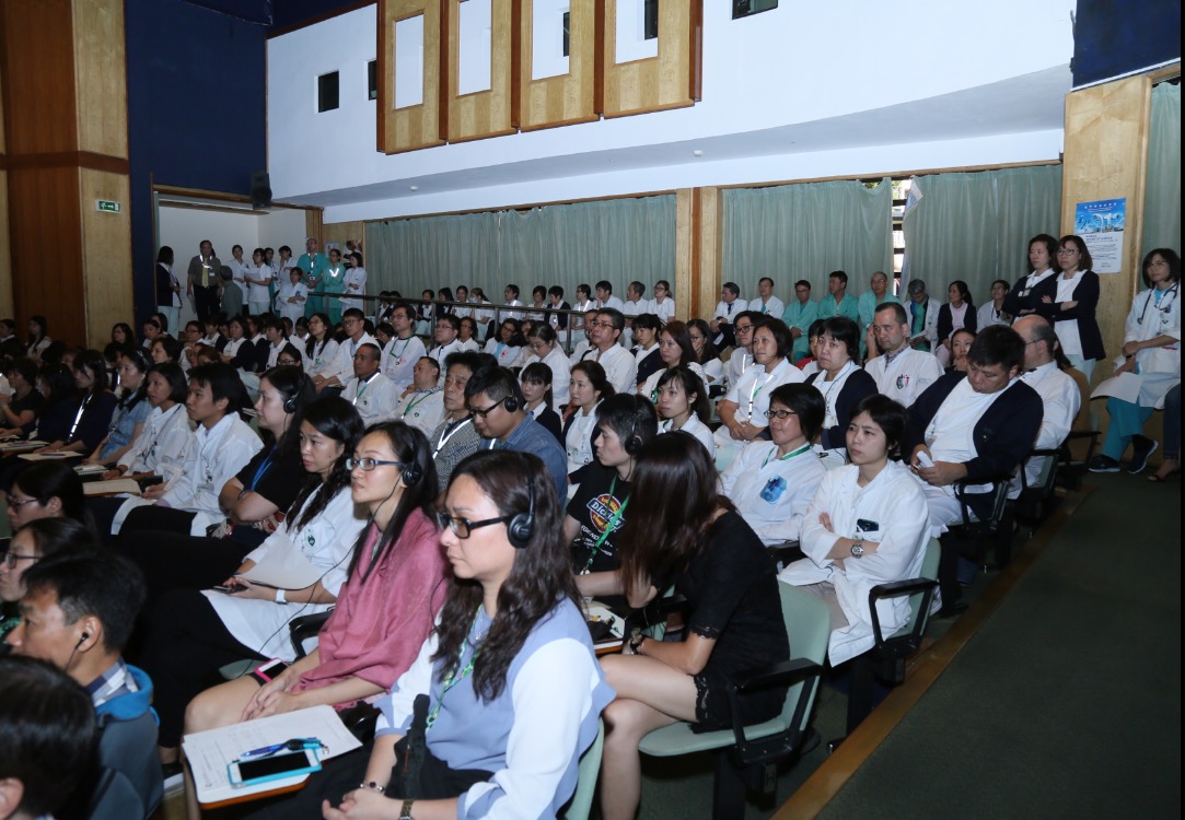 Profissionais de cuidados de saúde do CHCSJ ouviram o resultado da acreditação apresentado pelos representantes do ACHS