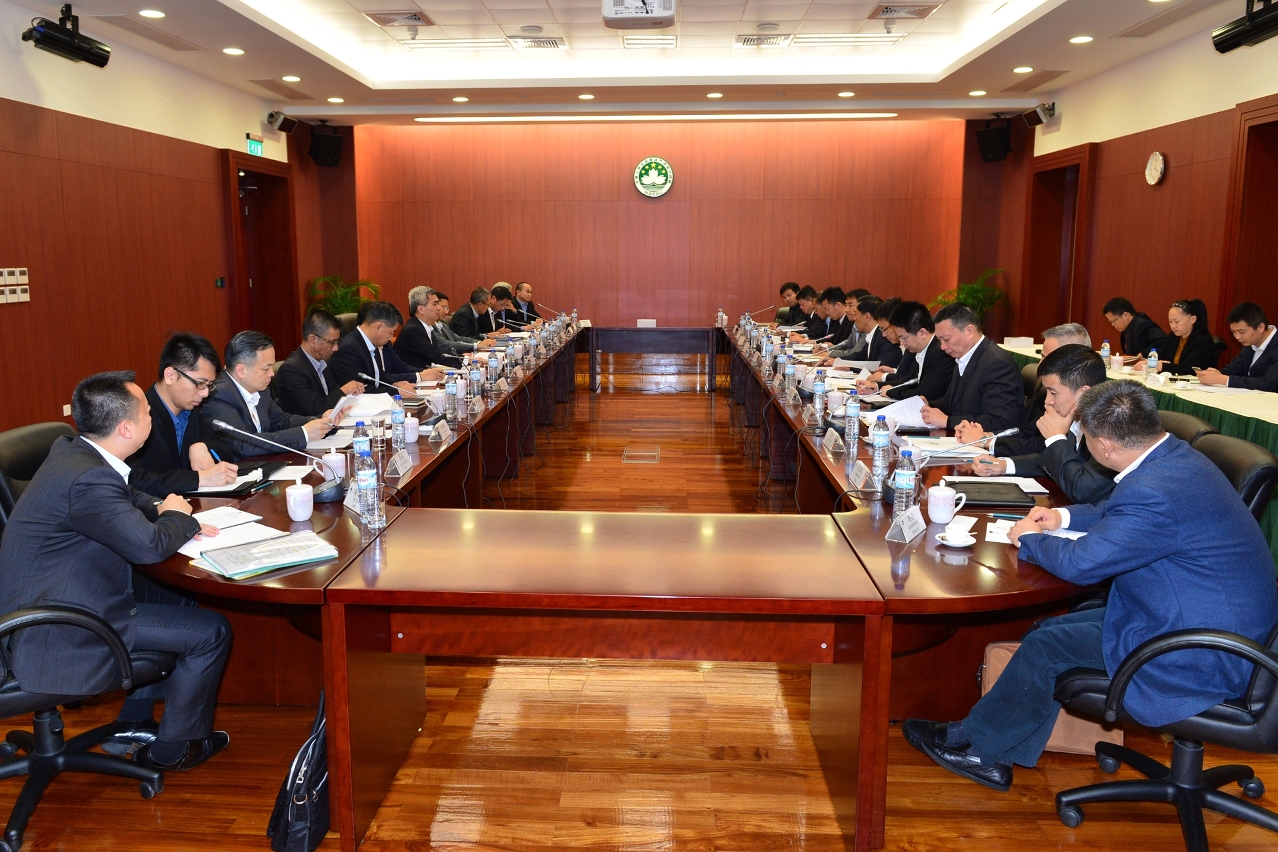 Encontro entre Zhuhai e Macau sobre a circulação de veículos com matrícula única de Macau na Ilha de Hengqin