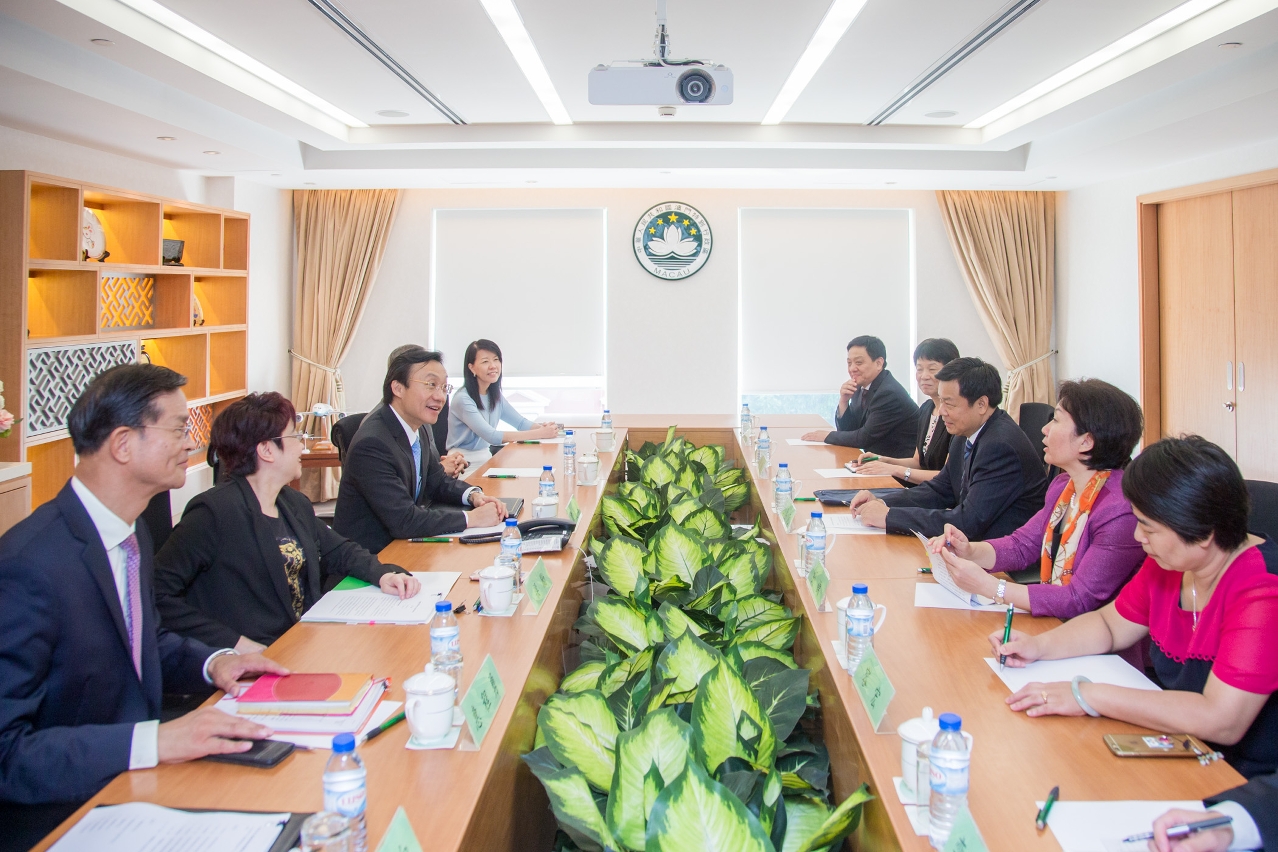 Secretário para os Assuntos Sociais e Cultura reuniu-se com o vice-ministro da Educação da República Popular da China