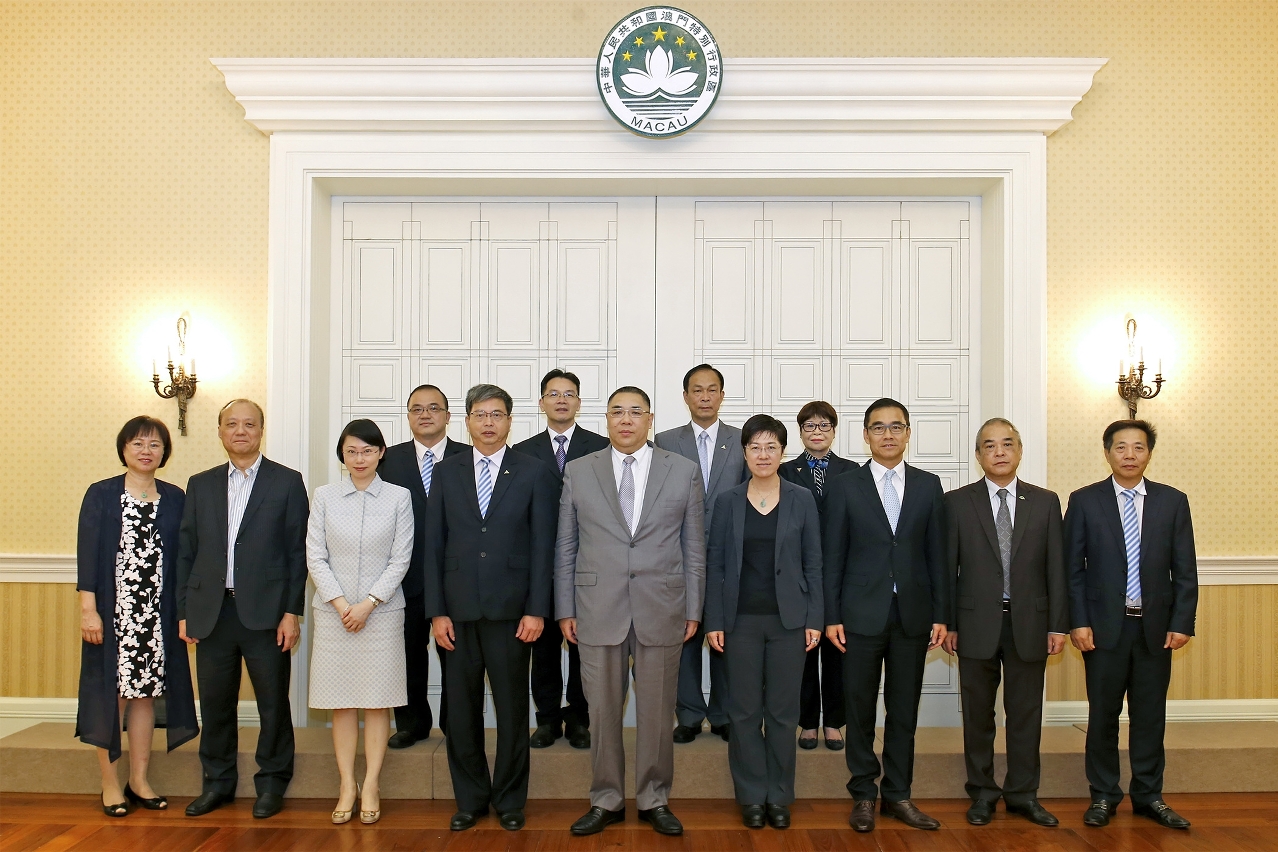 Encontro do Chefe do Executivo com representantes da União Geral das Associações dos Moradores de Macau