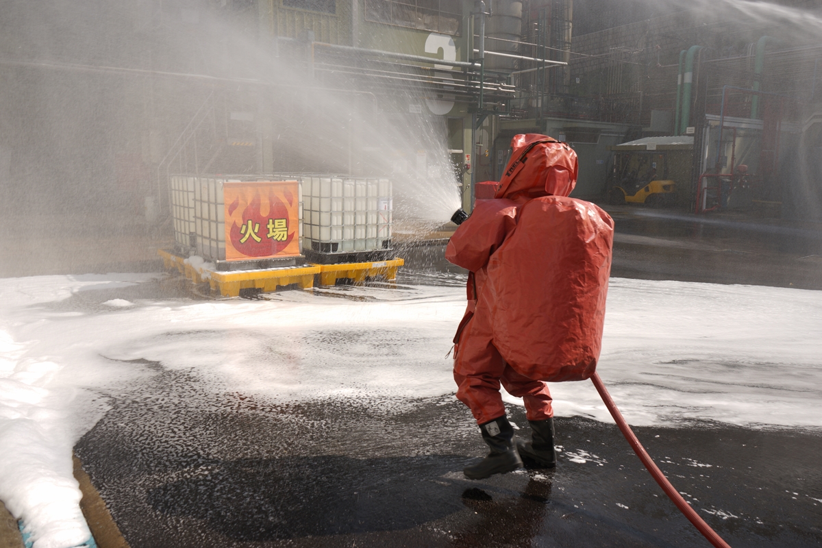 O exercício simulou um incêndio ocorrido num tanque de armazenamento de produtos químicos, na fábrica da Hovione, na Taipa