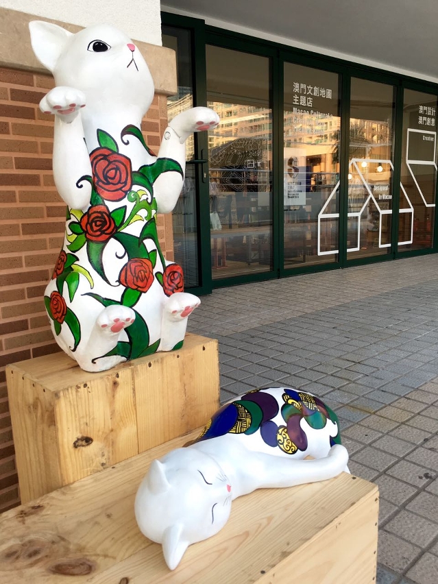 Installations under the “Cats” theme present in Anim’Arte NAM VAN for the first time