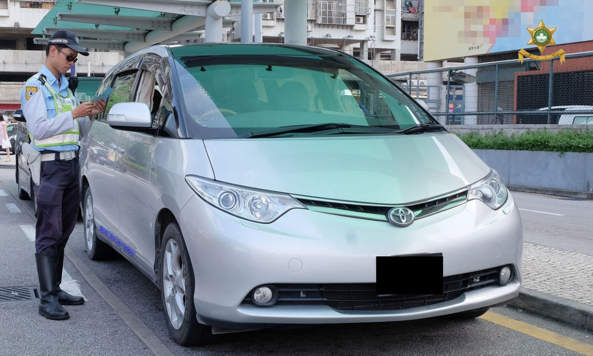 治安警持續打擊「白牌車」活動