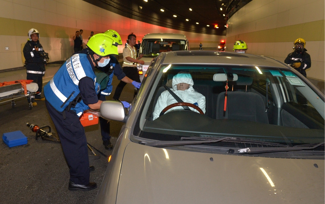 Simulacro de acidente de viação no túnel subaquático do Novo Campus da Universidade de Macau na Ilha de Hengqin