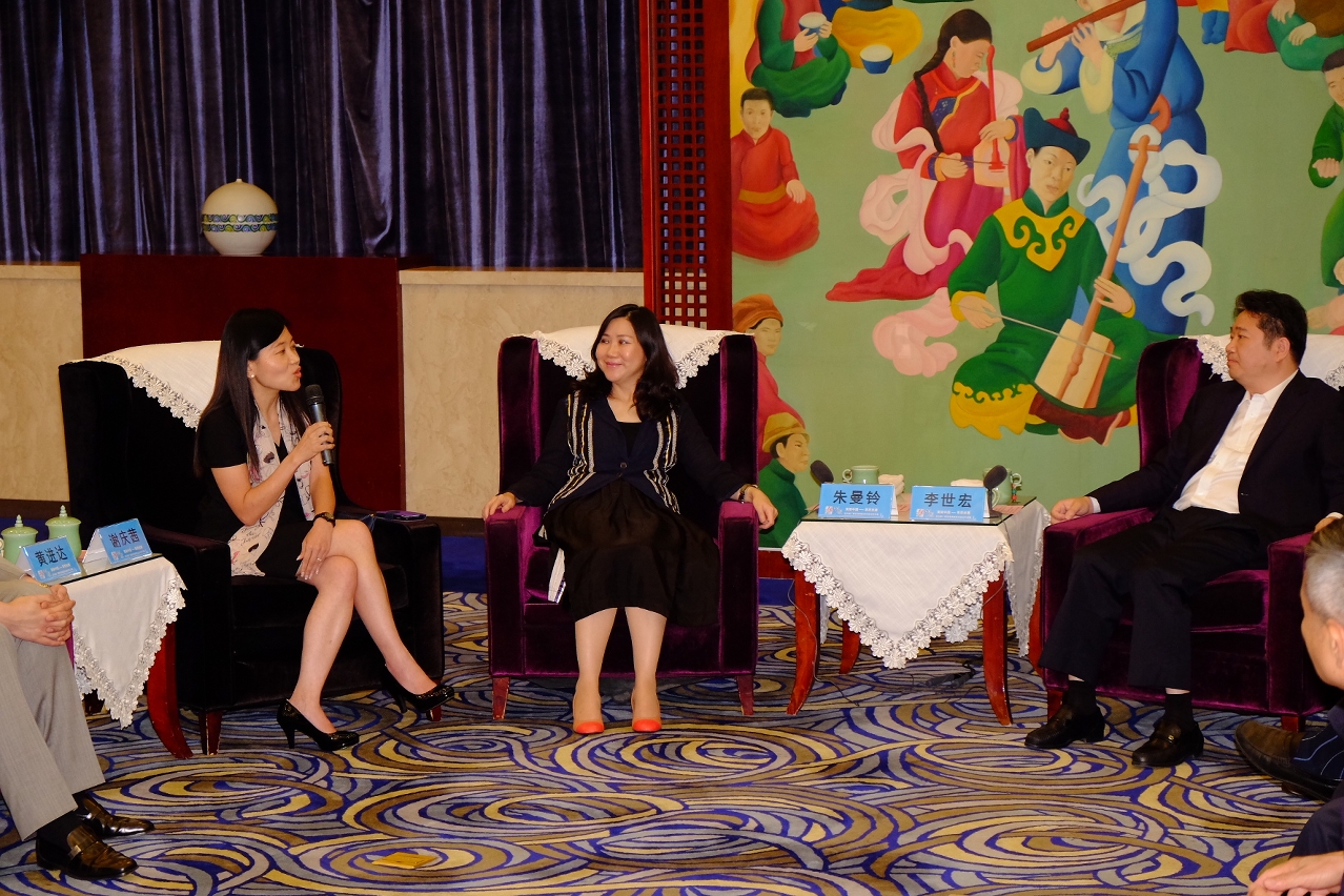 CNTA Vice Chairman Li Shihong meets with key representatives from Hong Kong and Macao