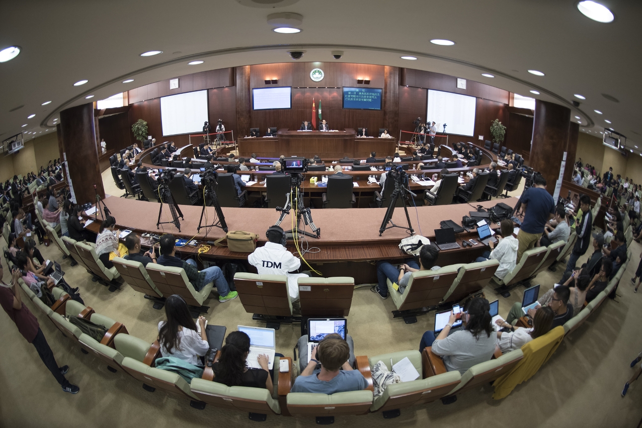 The Chief Executive, Mr Chui Sai On, takes legislators’ questions on Government policy and social issues during a plenary session of the Legislative Assembly.