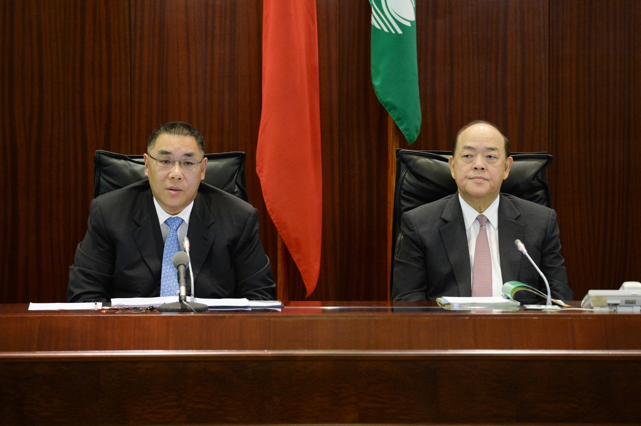 The Chief Executive, Mr Chui Sai On (left), takes legislators’ questions on Government policy and social issues during a plenary session of the Legislative Assembly.