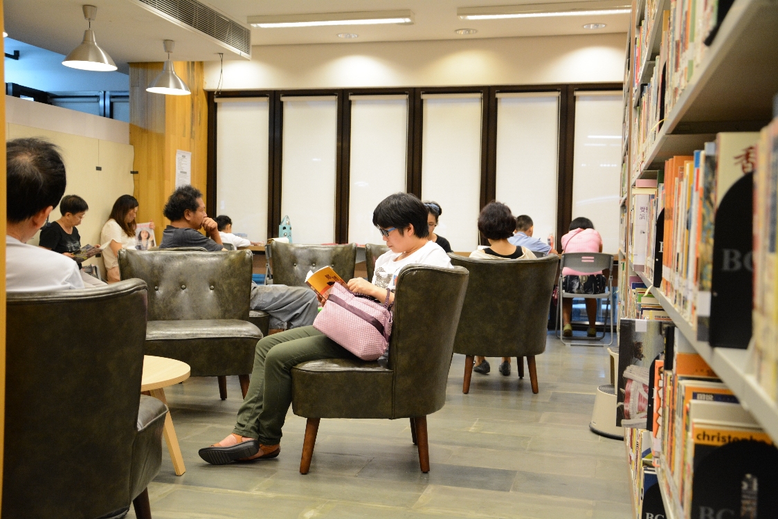 Red Market Library offers 24-hour service on a trial basis the whole year