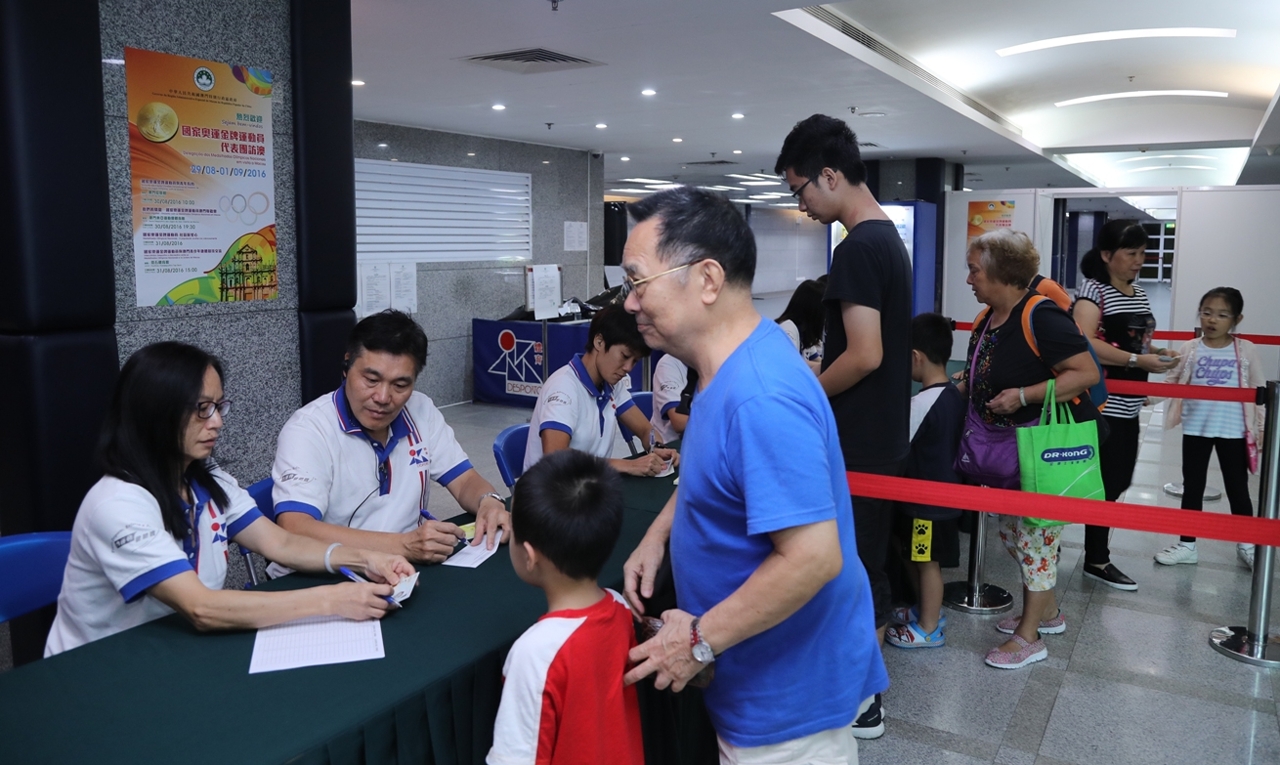 Distribuição dos bilhetes no Pavilhão Polidesportivo Tap Seac