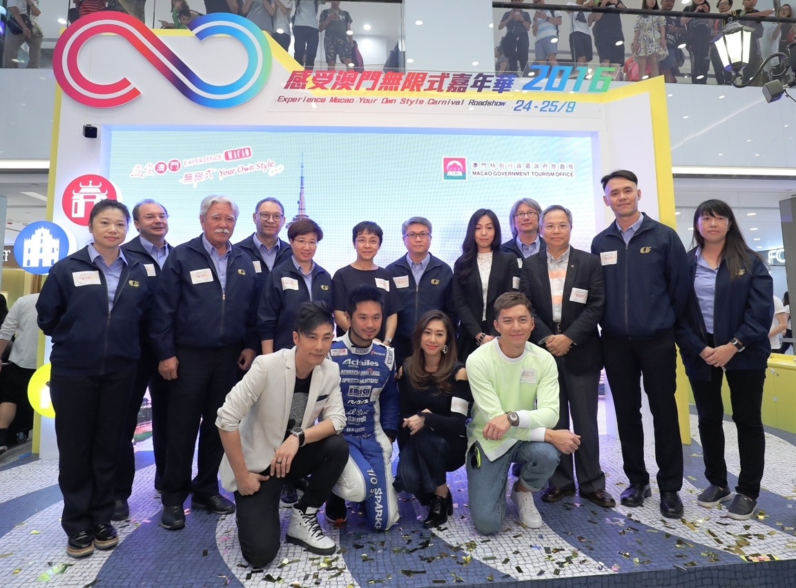 Honorable guests with celebrities and driver at the event