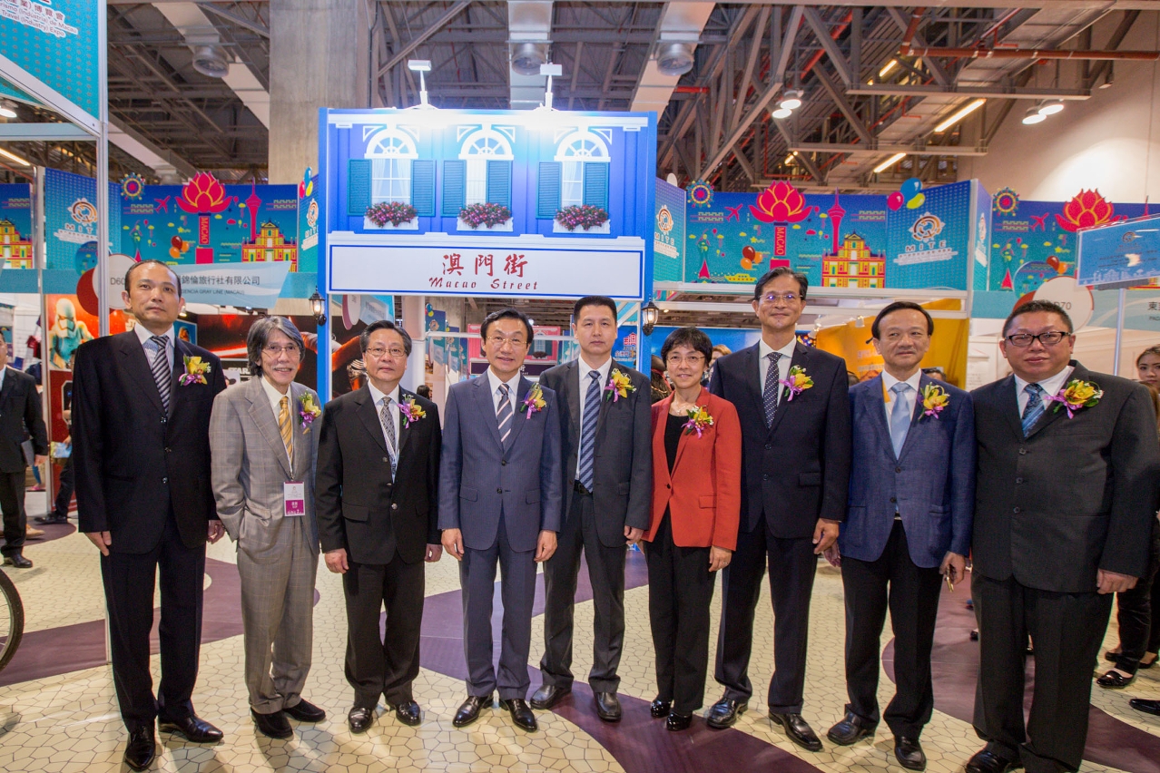 Officiating guests at “Macao Street”