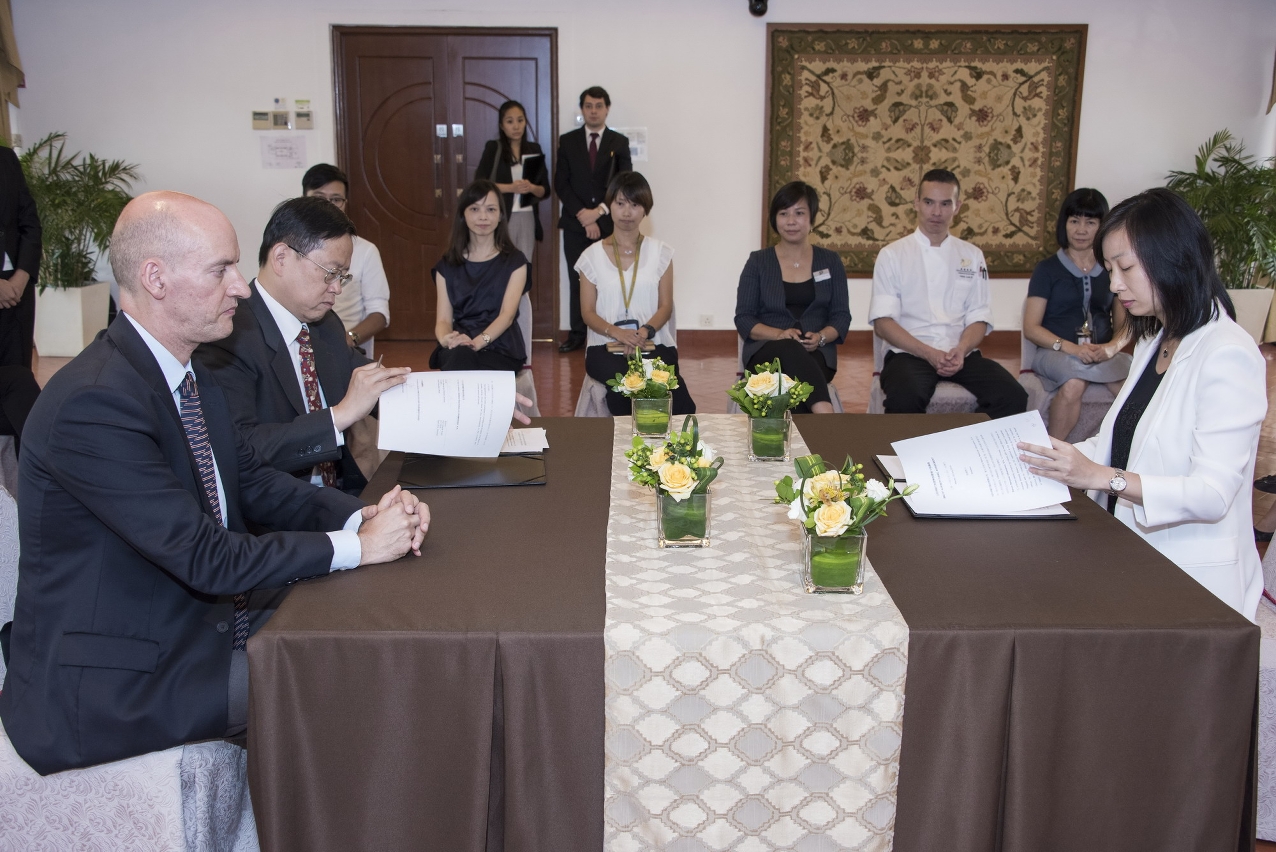 Mr. Pedro Cardoso, Chief Executive Officer of BNU, Mr. Kan Cheok Kuan, Executive Director of BNU and Dr. Fanny Vong, IFT President, signed the cooperation agreement.