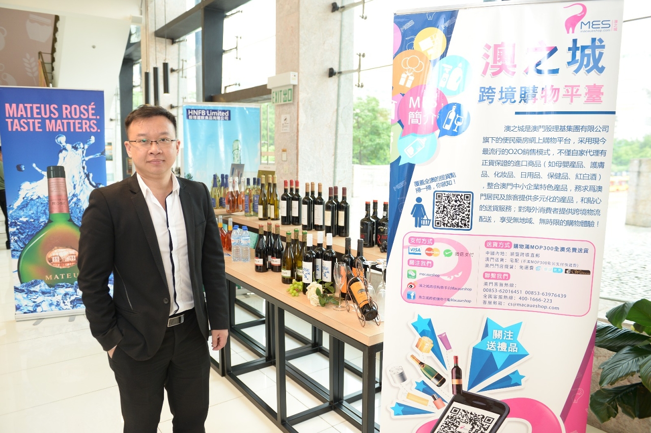 O director da companhia “Macau Eshop Limited” Zhang Junwei afirmou que a plataforma on-line pode melhor ajudar os produtos dos países de língua portuguesa de Macau a entrarem na China Continental
