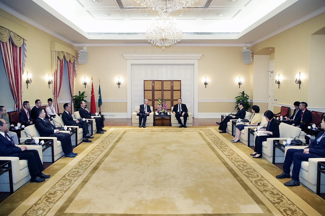 Encontro entre Chefe do Executivo e representantes da Associação de Cozinha de Macau