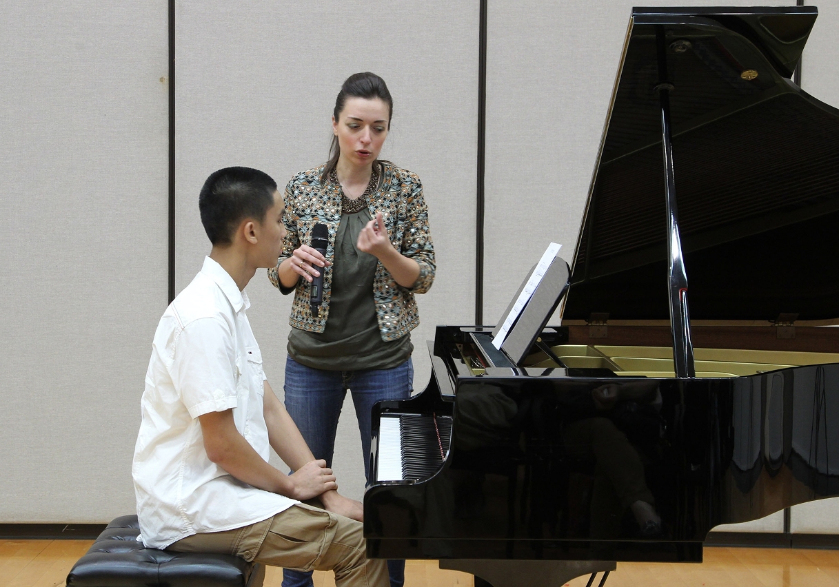 Yulianna Avdeeva deu os comentários para a interpretação de piano por estudantes