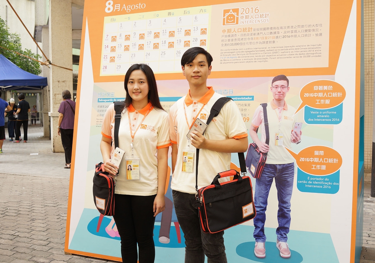 All enumerators of the 2016 Population By-census wear a yellow uniform, carry a valid identification badge and a black satchel.