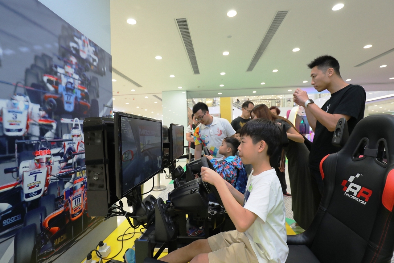 Visitors experience the thrill of racing with Guia Circuit simulators