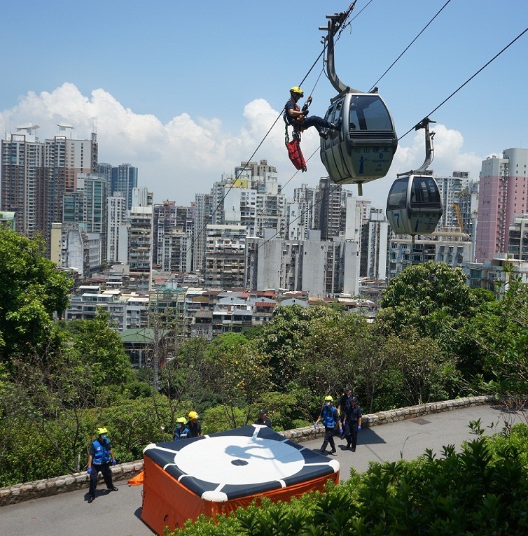 Simulacro de salvamento no teleférico da Guia