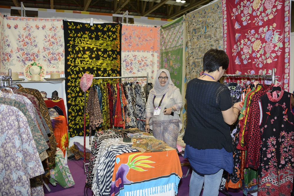 Newly added Indonesia Exhibition & Sales Area captures visitors’ attention.