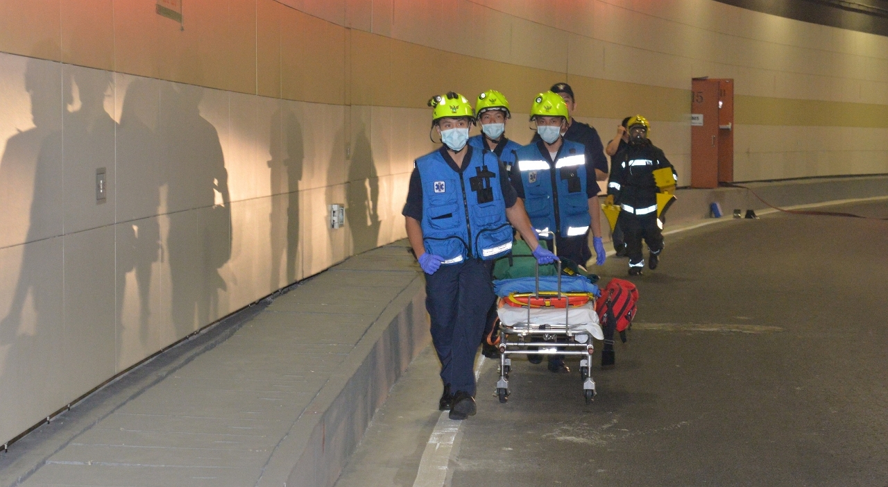 Simulacro de acidente de viação no túnel subaquático do Novo Campus da Universidade de Macau na Ilha de Hengqin