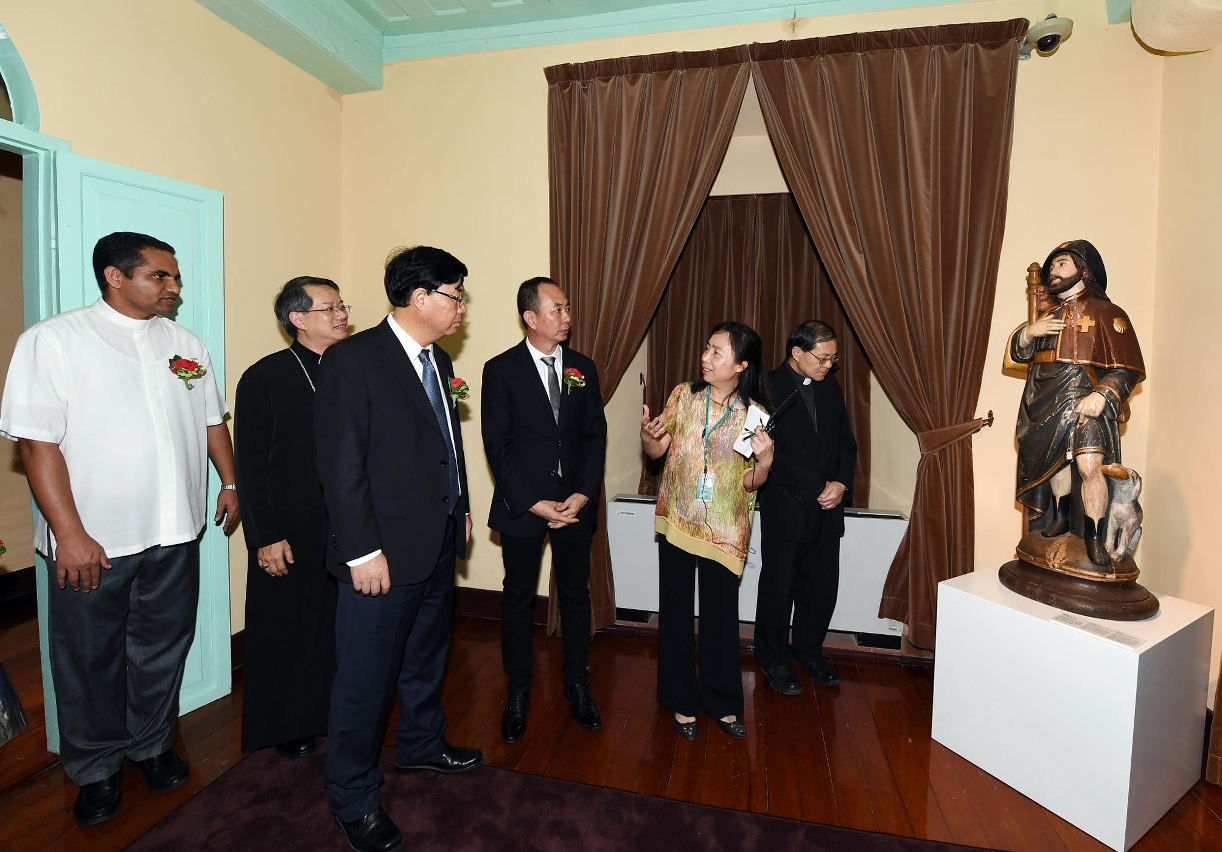 Os convidados visitaram o Tesouro de Arte Sacra do Seminário de S. José