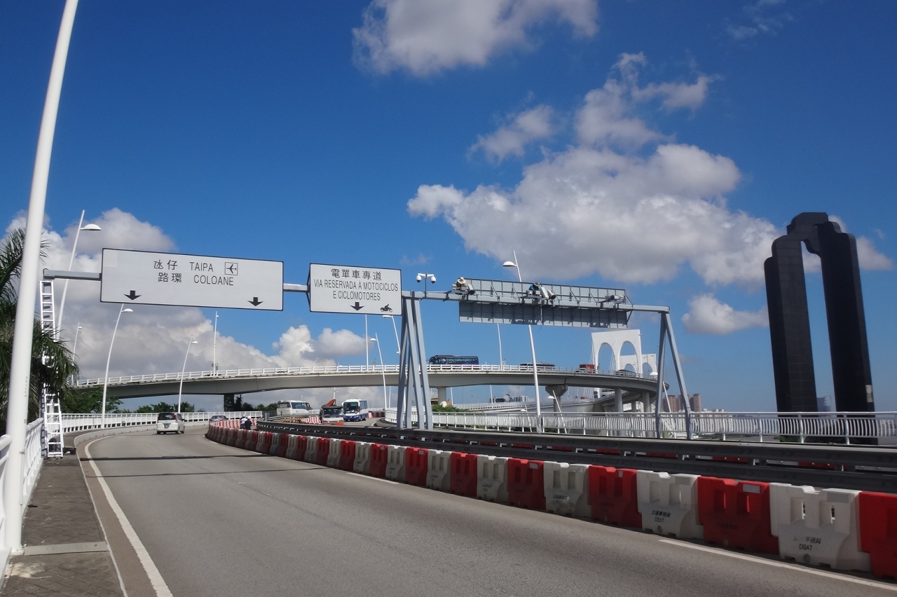 O ponto novo de detecção de excesso de velocidade instalado na Ponte de Sai Van reforça a monitorização da segurança de circulação