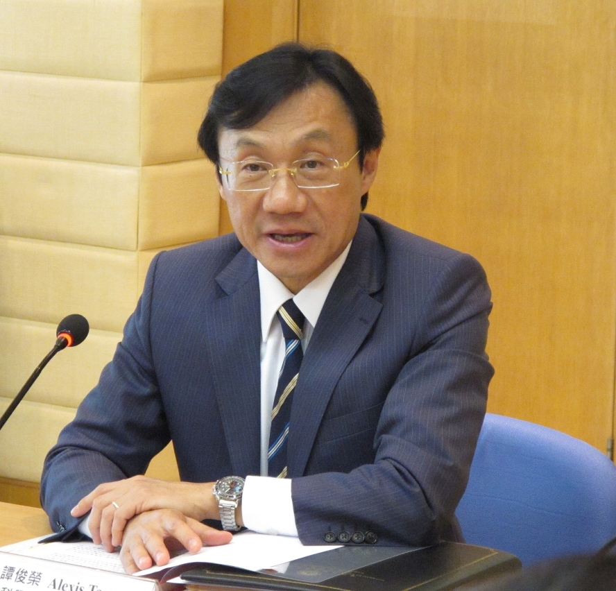 生命科學道德委員會主席、社會文化司譚俊榮司長主持會議