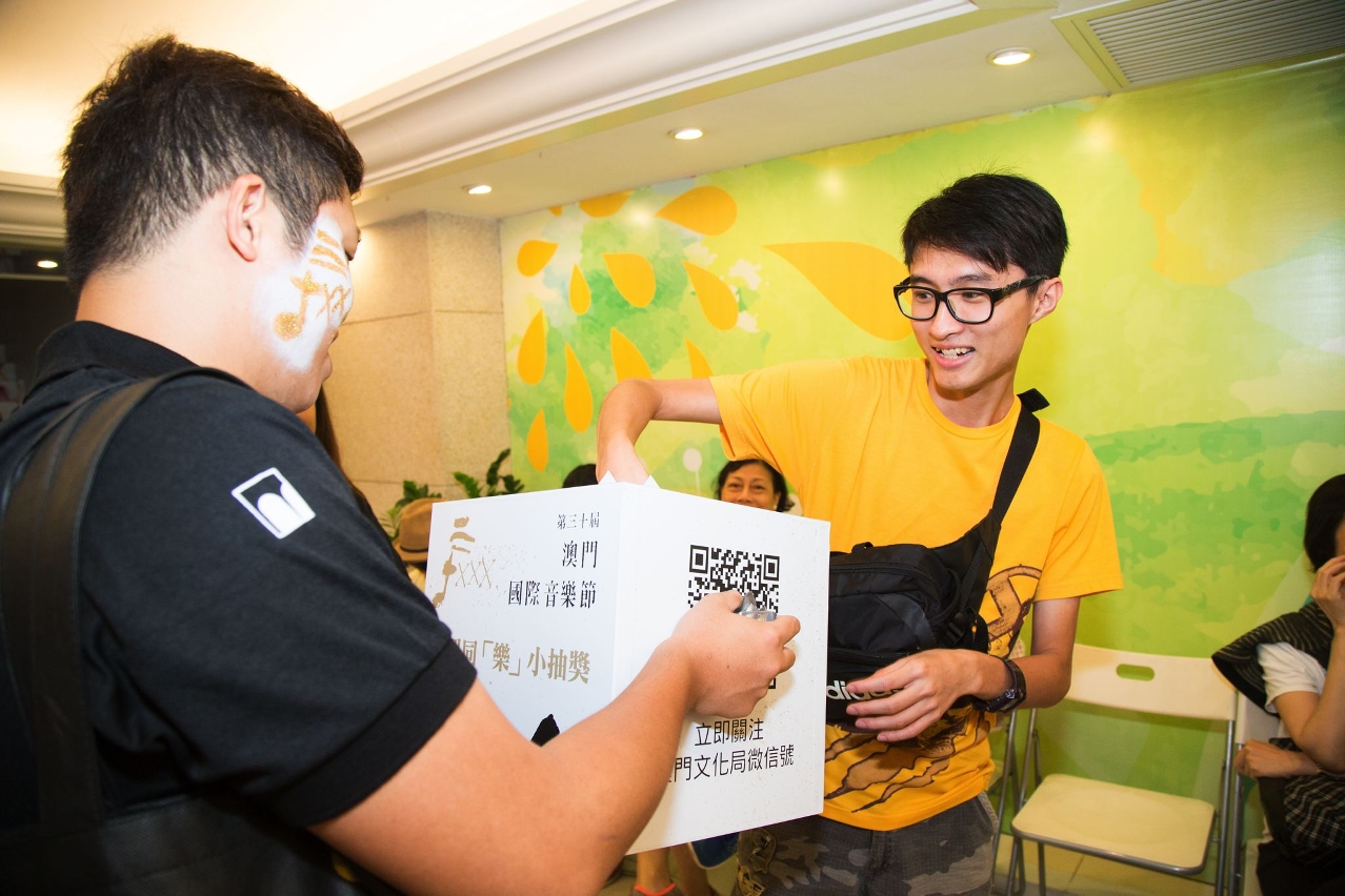 a organização organiza o “Sorteio ‘Música’ Com a População” nas dependências da Bilheteira Online de Macau.