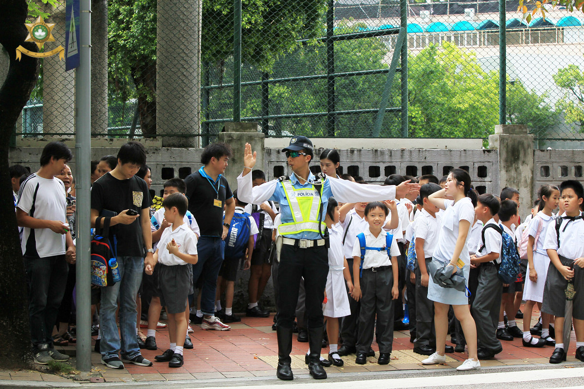 警員維持交通秩序