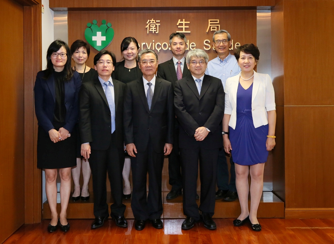 代表團由國家中醫藥管理局副局長馬建中率領