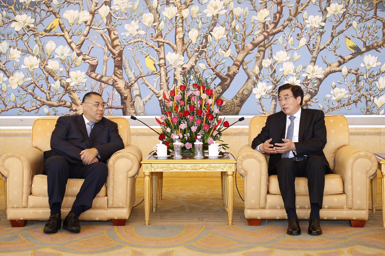 Encontro entre o Chefe do Executivo, Chui Sai On, e o secretário do Partido Comunista do Município de Pequim, Guo Jinlong, no âmbito da visita a Pequim