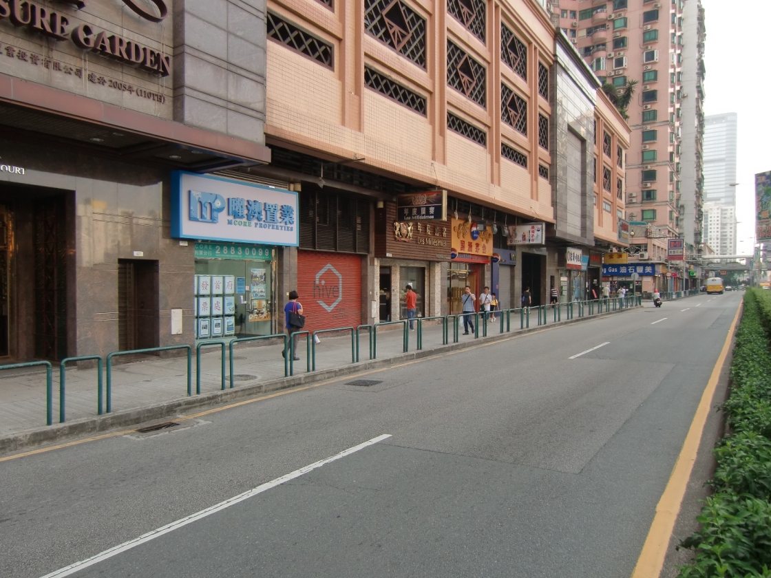 亞利雅架前地站與寶龍花園站合併後於百利寶花園旁設置新站點