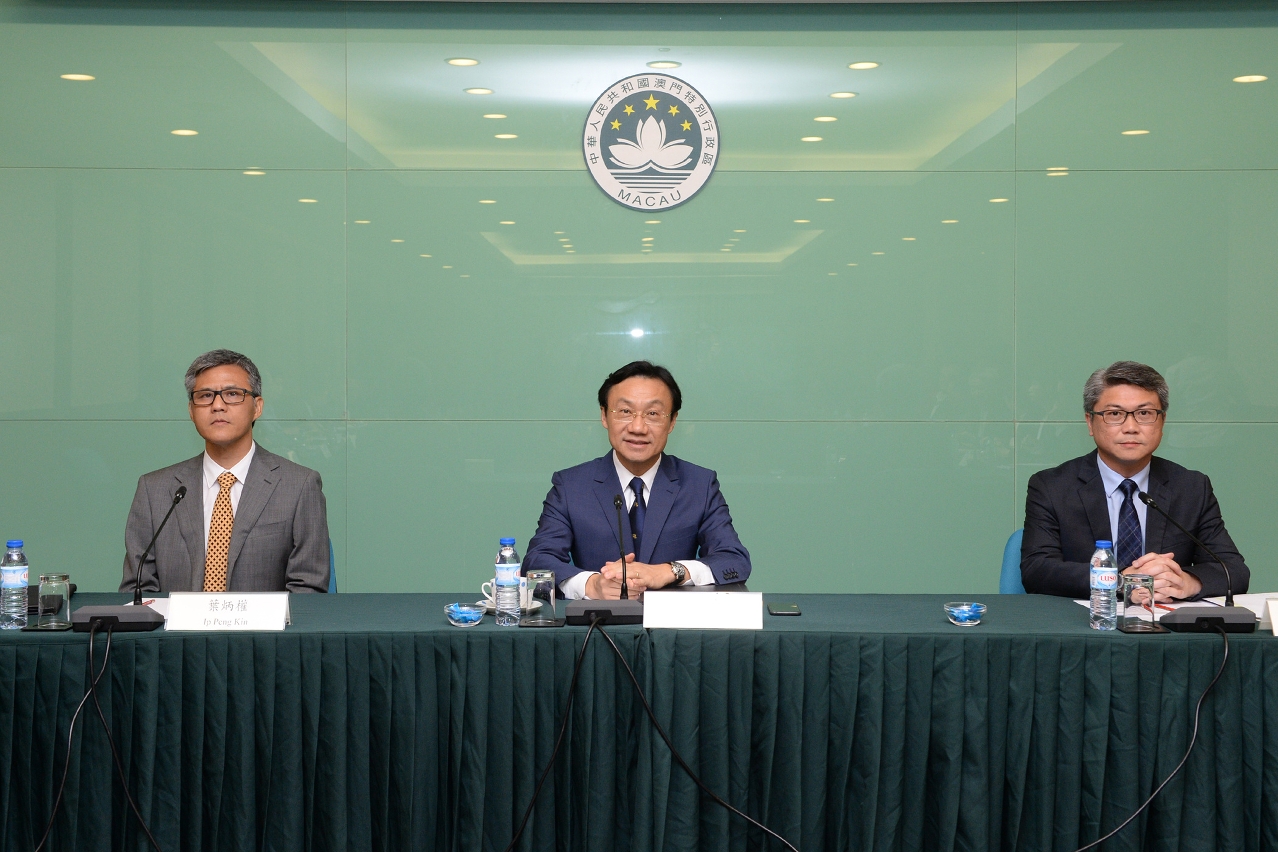 體育委員會主席譚俊榮主持會議