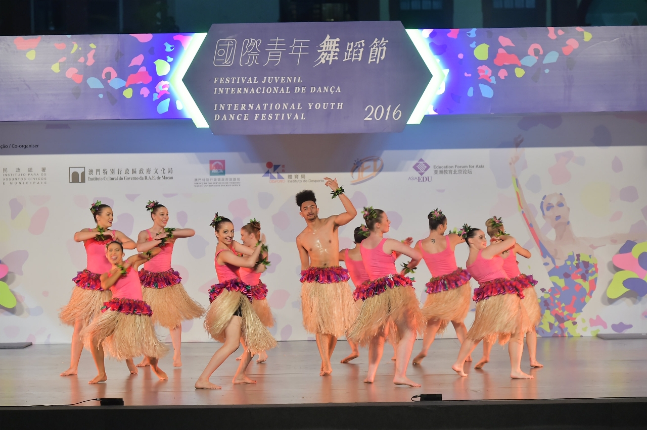 “青春舞動絲路情”戶外演出