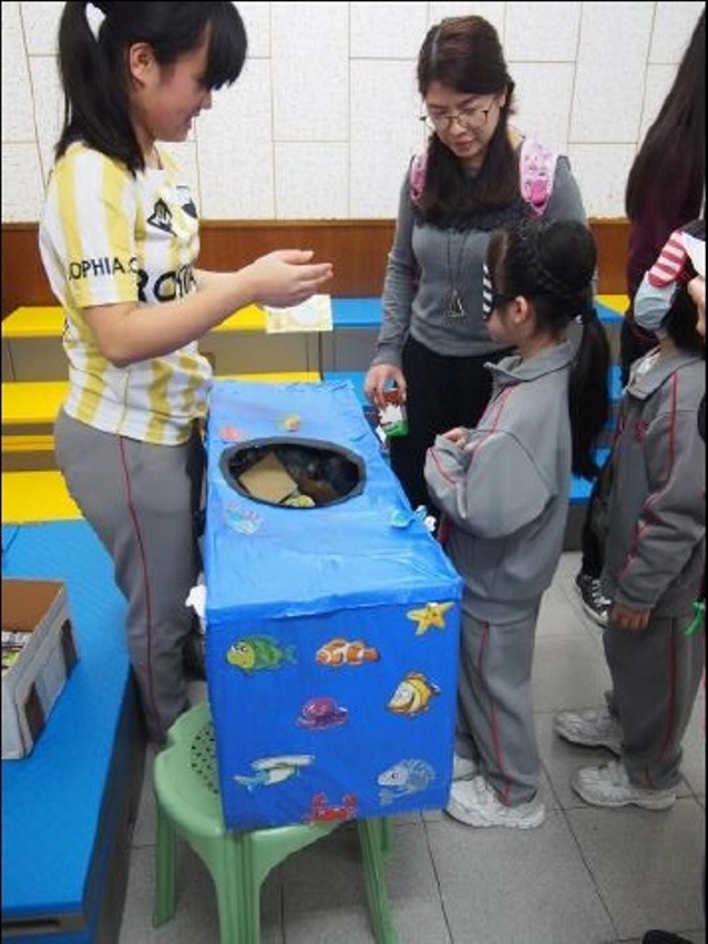1.º prémio da categoria ensino secundário do Concurso do Prémio “Projecto Pedagógico de Educação Ambiental” – Realização do “Dia de confraternização entre os pais e os filhos para efeitos beneficentes” sob o tema “Dia da terra”