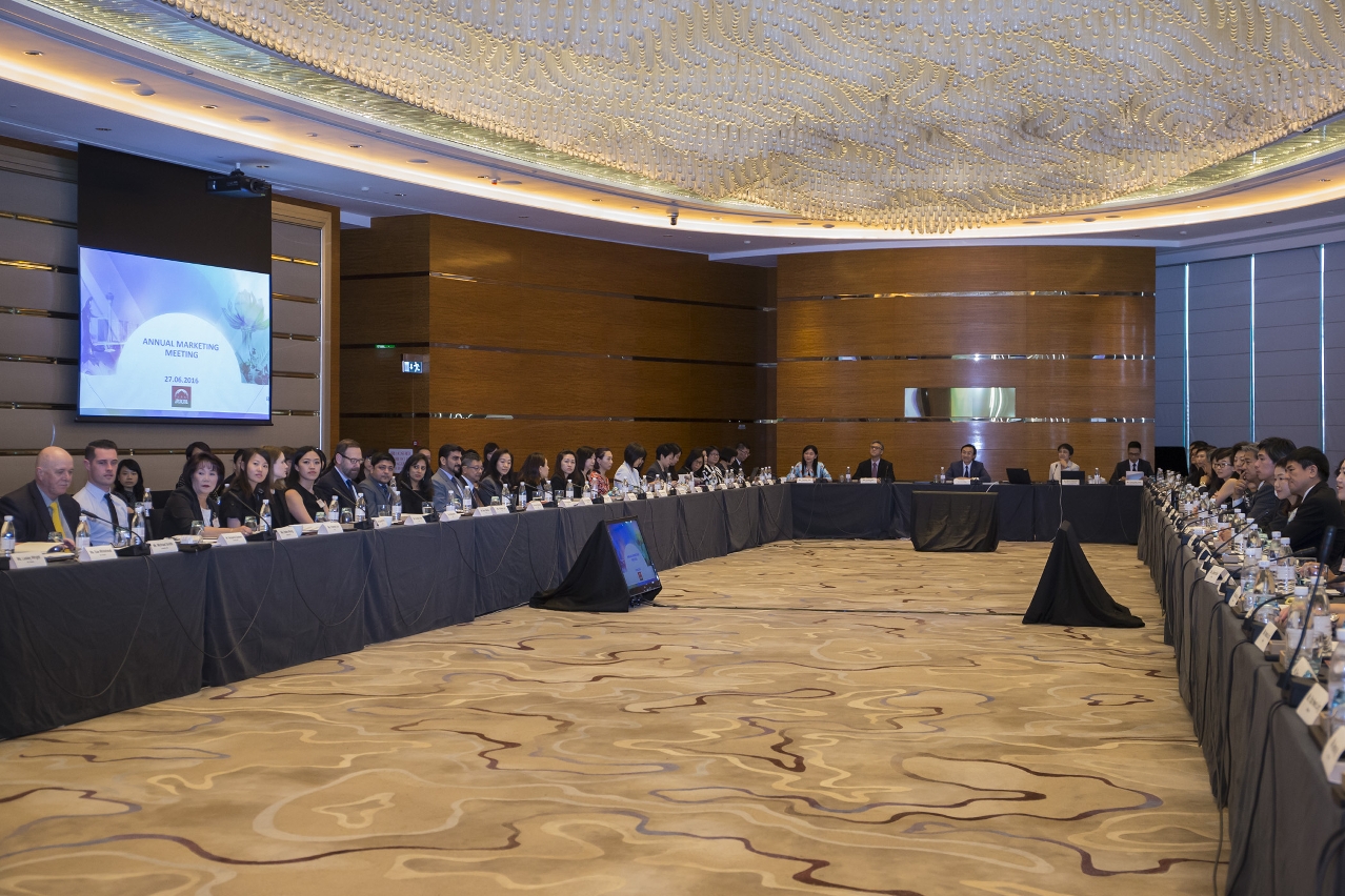 Secretary Tam hosts work meeting