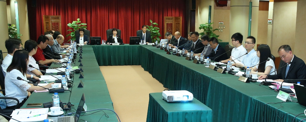 非高等教育委員會全體會議