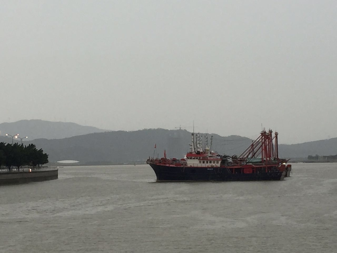 7艘連接在一起的漁船漂流至媽閣廟對開海面