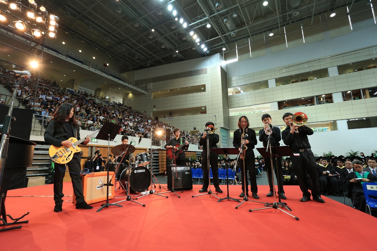 老師和學生表演