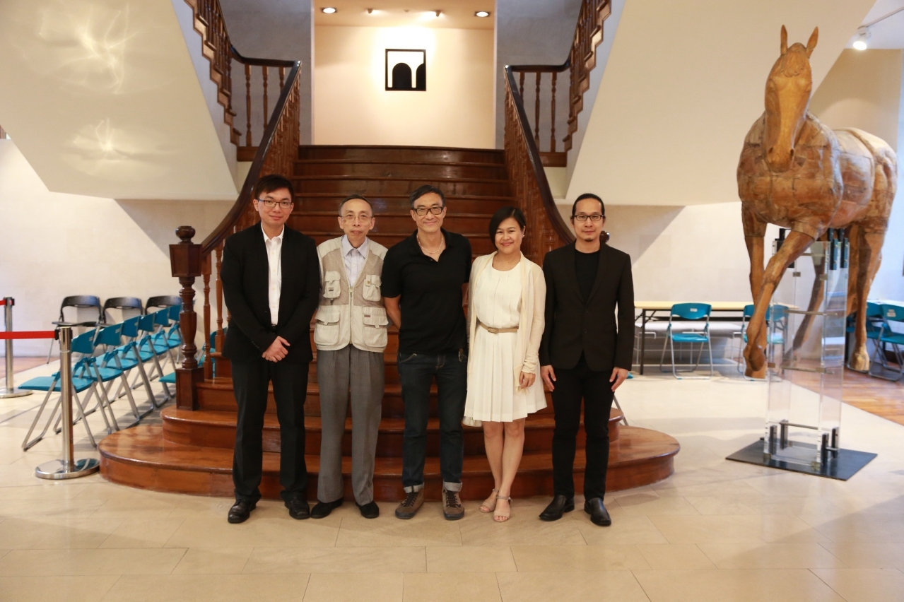 Group photo of the adjudicating panel of the 2016 Guangdong–Hong Kong–Macao Film Production Investment and Trade Fair