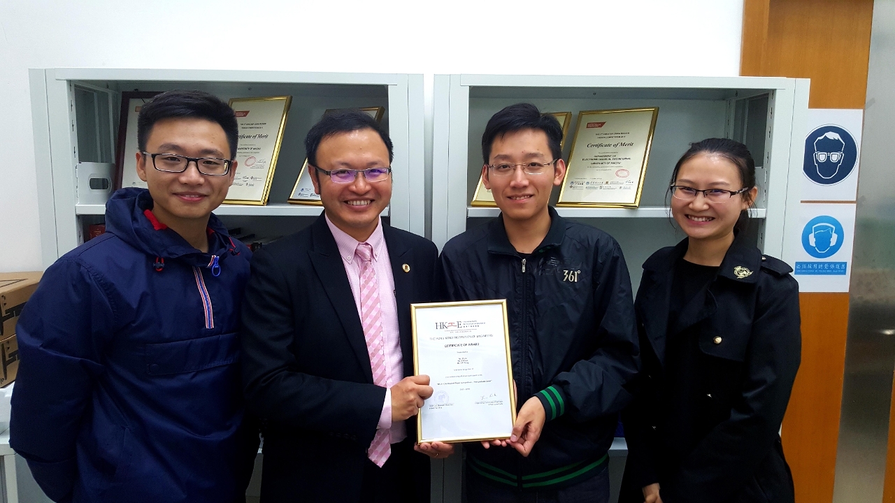 Dr Wong Seng Fat (2nd from left) with award-winning students (from left) Lin Bin, Luo Zicong, and Cong Yufang