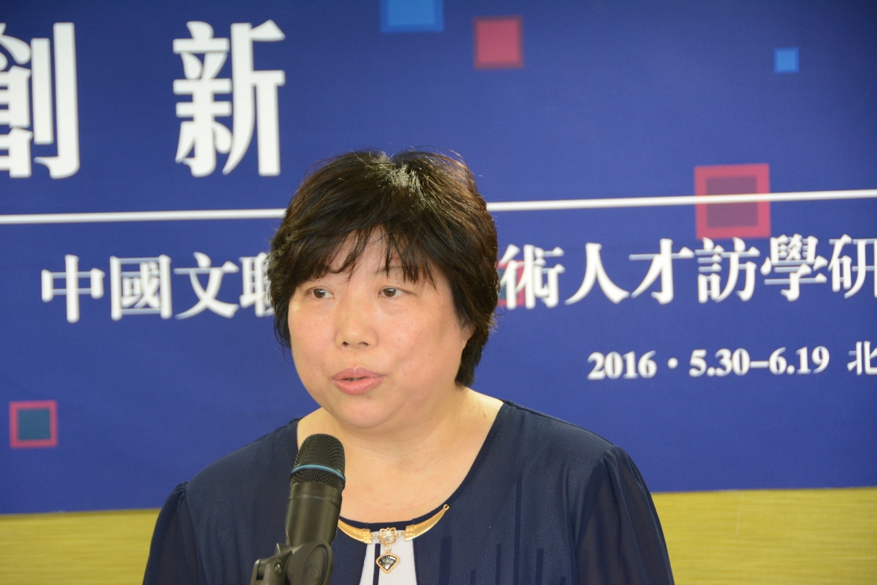 O Dr. Chen Yuqiu, Director da Academia de Literatura e Artes da CFLAC, apresentou as palavras de agradecimento na Cerimónia.