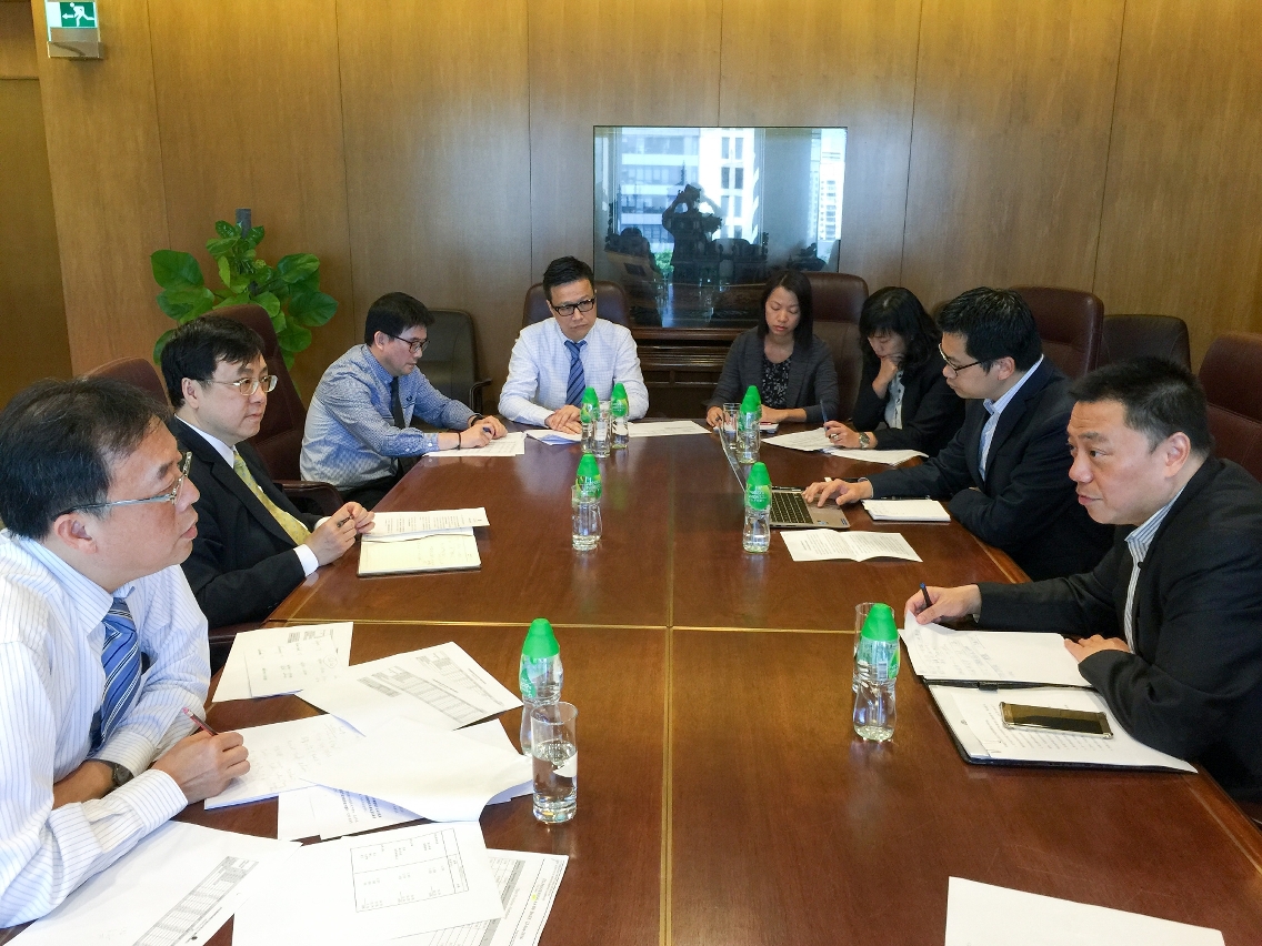 O Secretário para a Economia e Finanças, Sr. Leong Vai Tac realizou, hoje (dia 24), uma reunião de trabalho com a Autoridade Monetária de Macau (AMCM), solicitando a prestação da maior atenção, por esta entidade, às consequências derivadas da “Saída da Grã-Bretanha da União Europeia”.