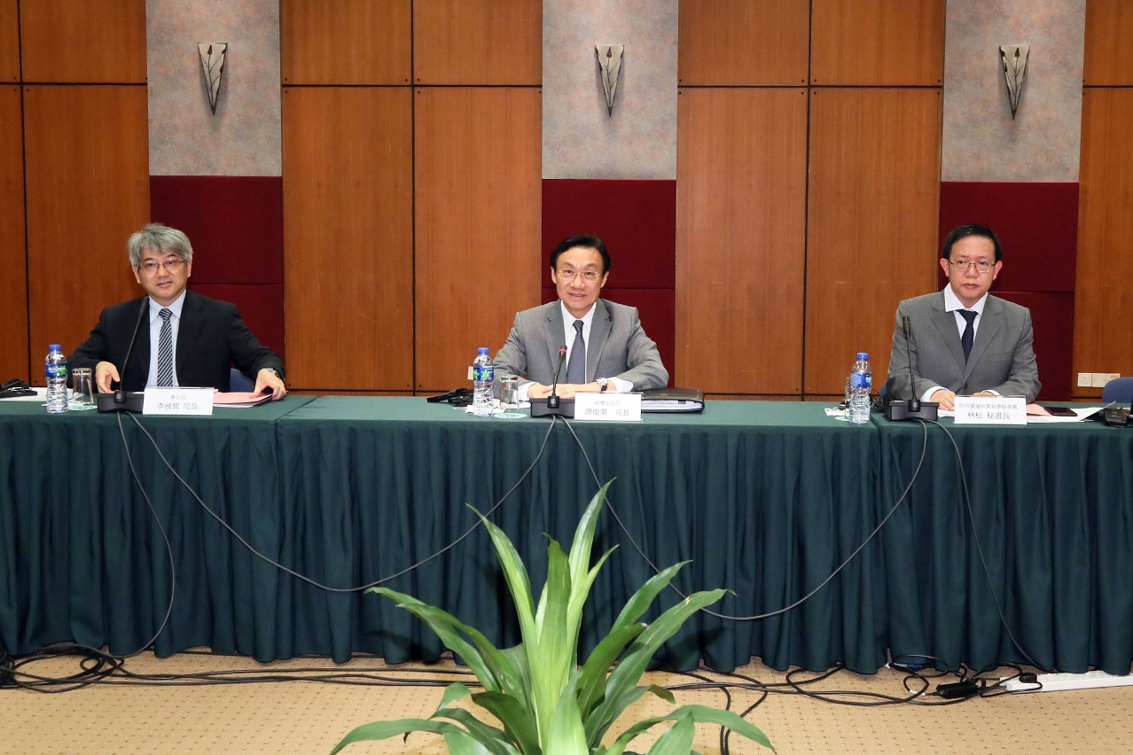 防治愛滋病委員會主席、社會文化司譚俊榮司長出席會議