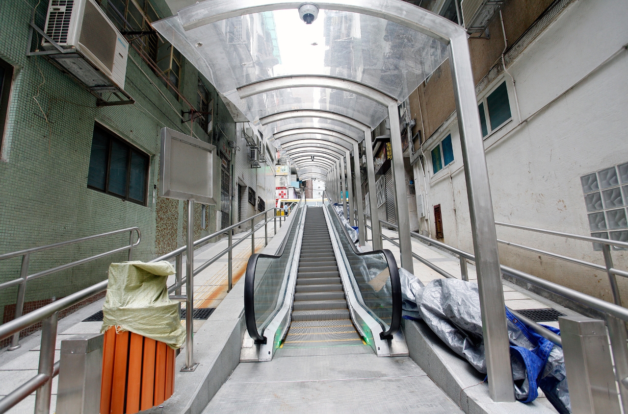 Conclusão da obra de construção das escadas rolantes na Rua da Surpresa prevista para este mês