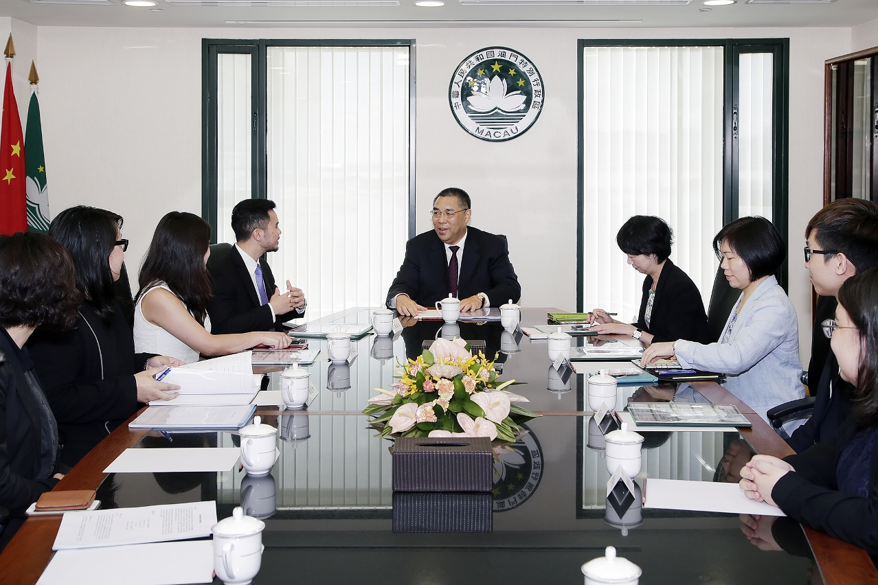 行政長官崔世安會見澳門青年峰會代表