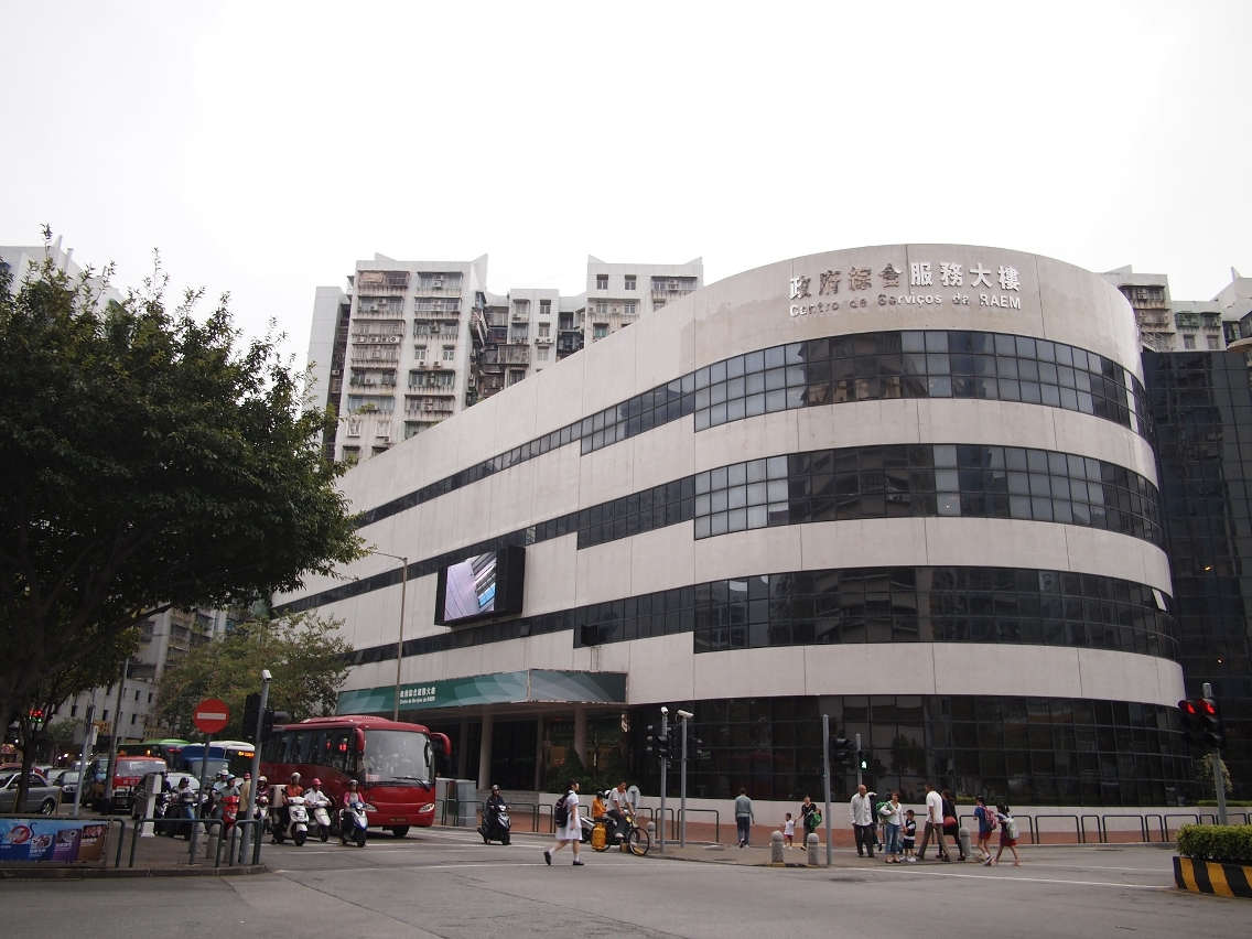 Notification of Approval of Temporary Residency Renewal can be picked up in the Centro de Serviços da RAEM in Areia Preta