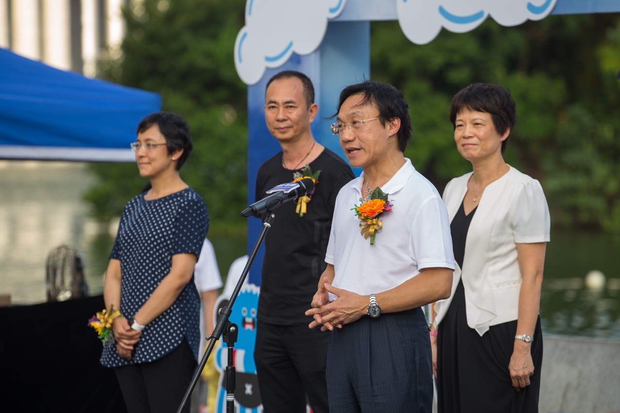 Secretary Tam delivers a speech